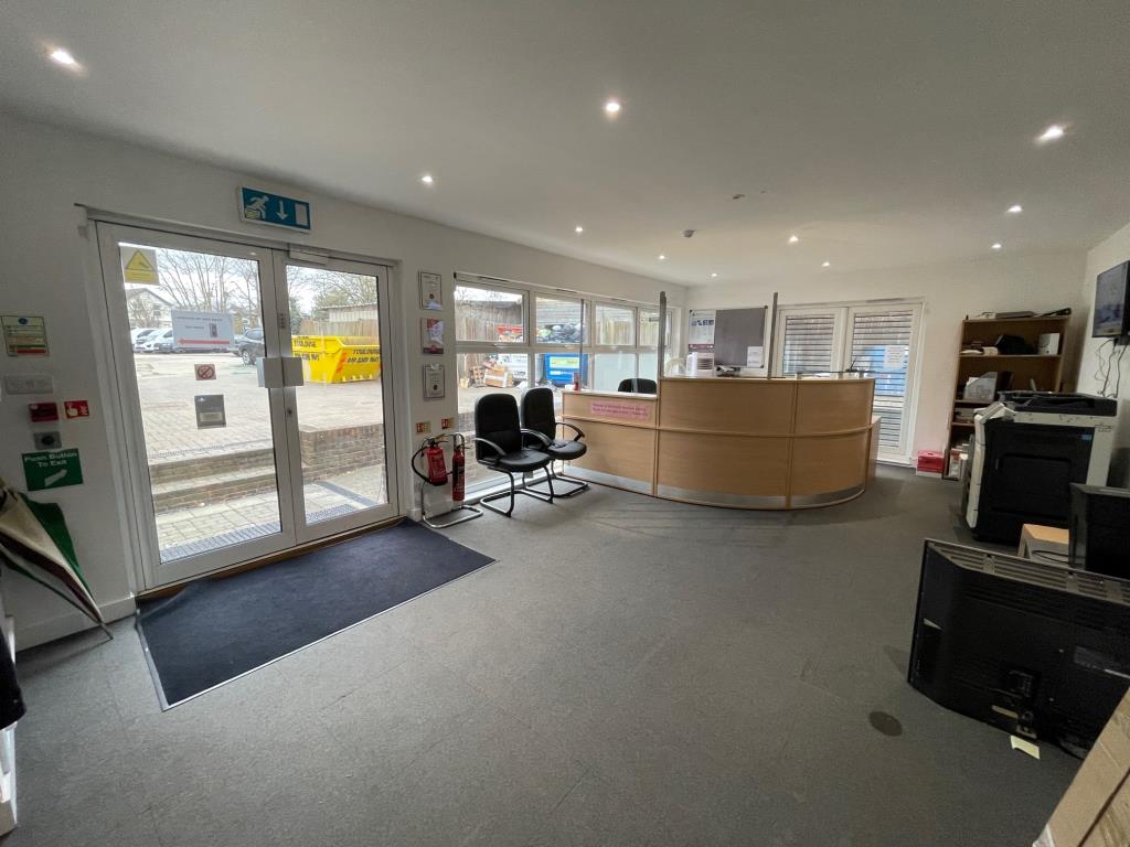 Lot: 94 - FREEHOLD COMMERCIAL INVESTMENT PREMISES - Reception Area
